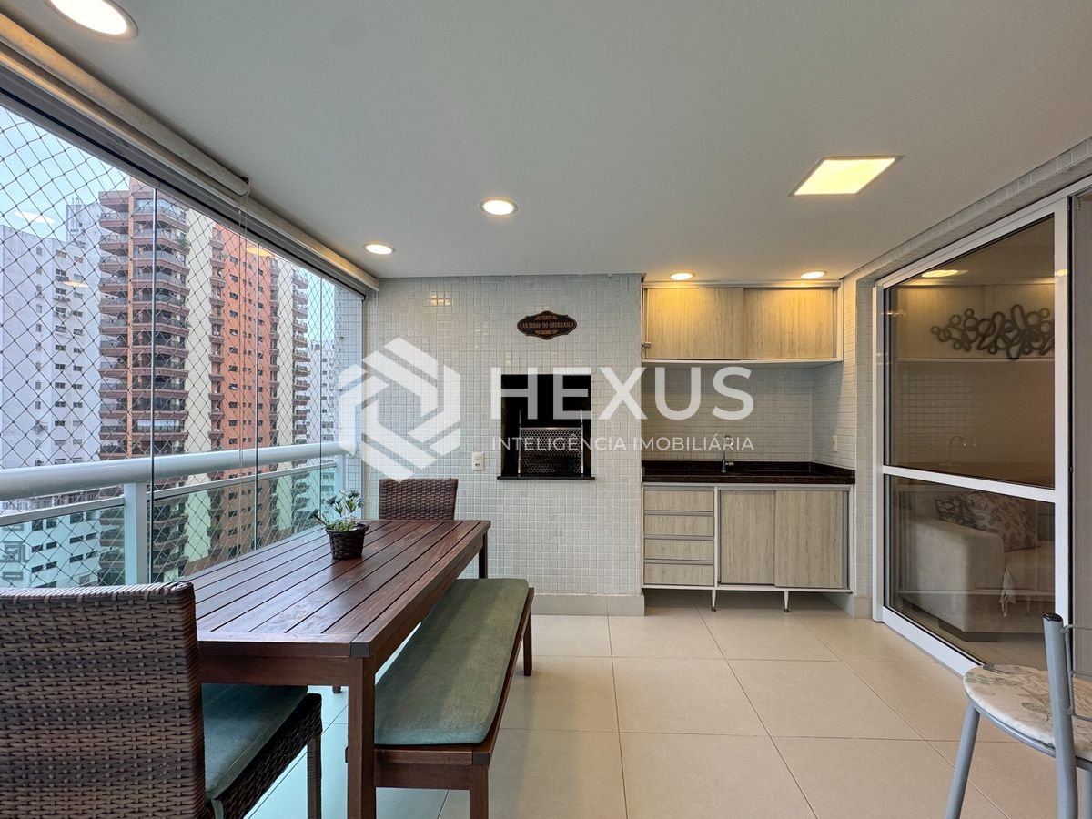 Foto 4 de Apartamento reformado com varanda gourmet e lazer a duas quadras da Praia das Pitangueiras, Guaruja