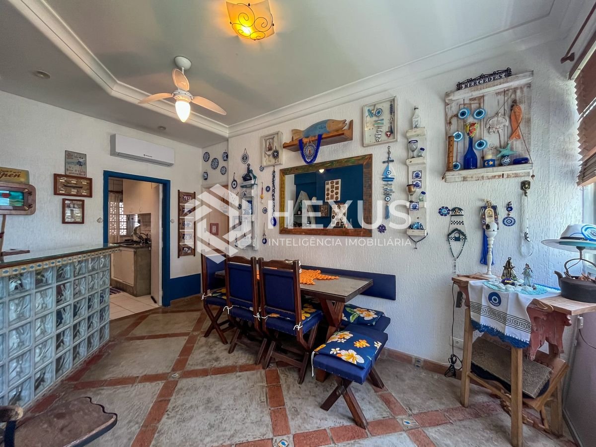 Foto 4 de Apartamento na quadra mar da Praia das Pitangueiras, Guaruja