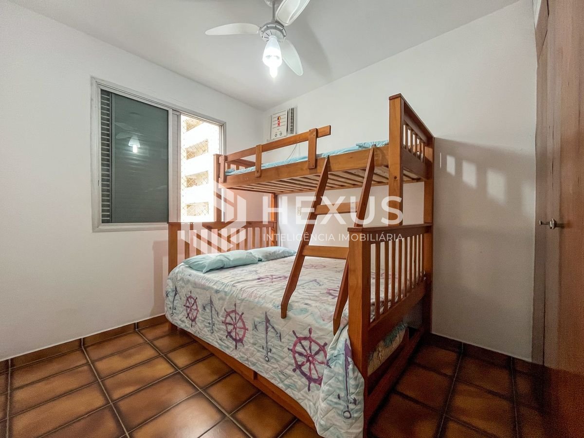 Foto 5 de Apartamento com varanda a uma quadra da Praia das Pitangueiras, Guaruja