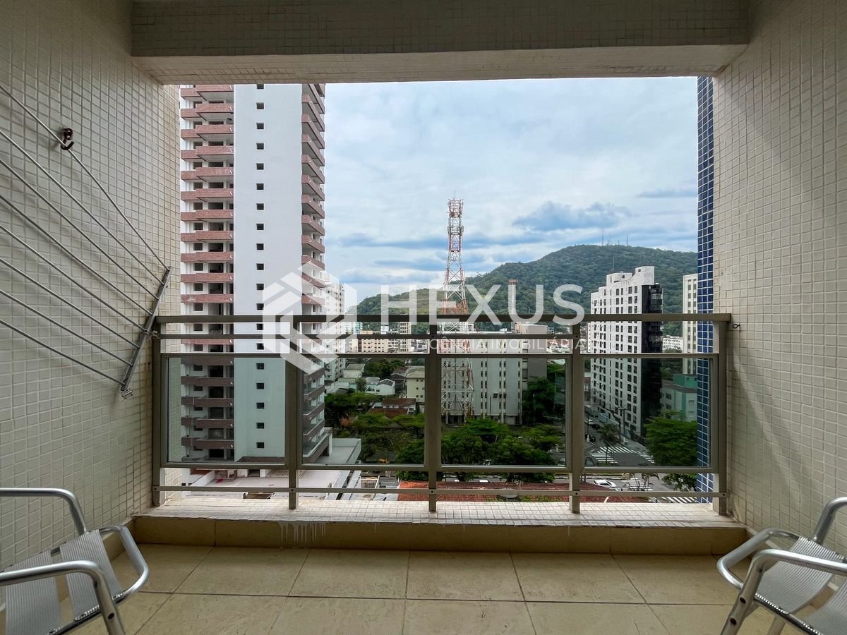 Foto 4 de Apartamento com varanda e kitnet a uma quadra da Praia das Pitangueiras, Guaruja