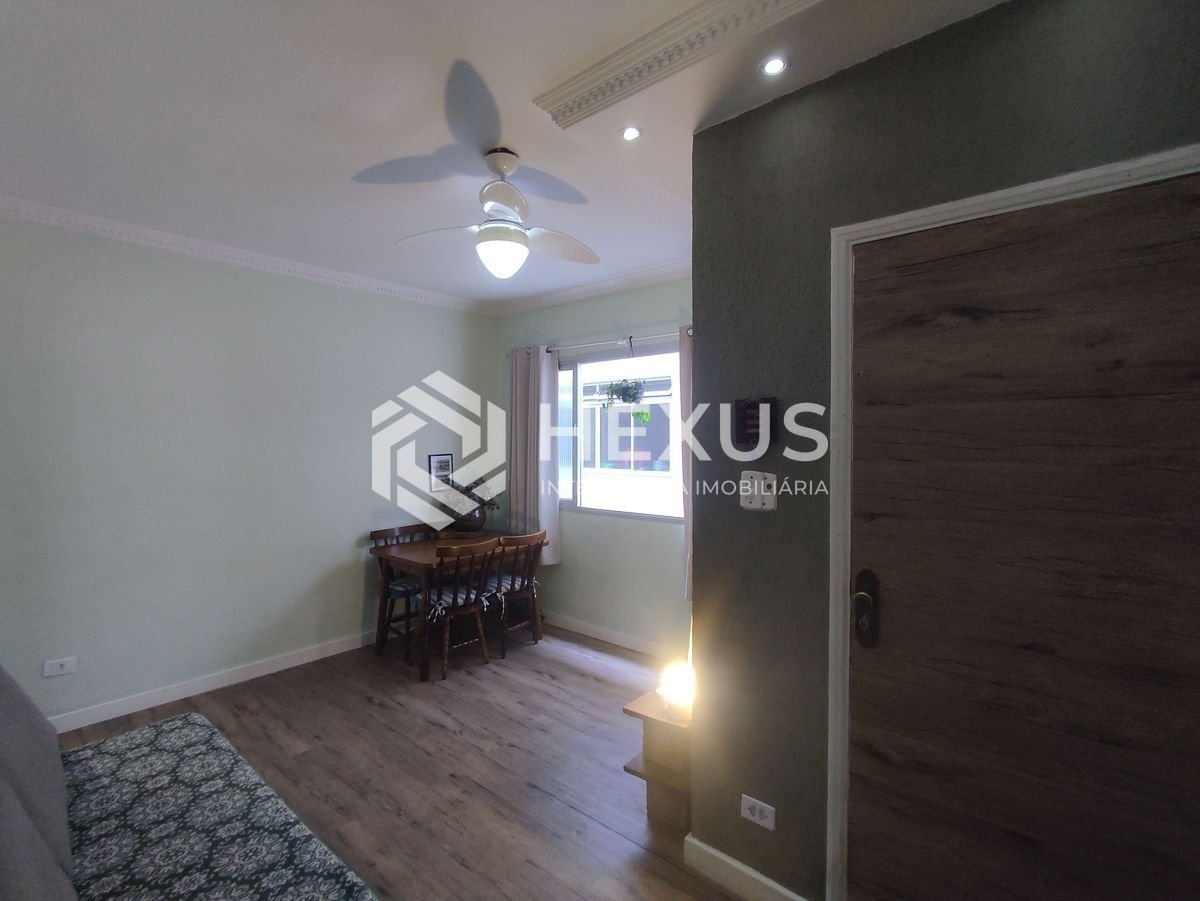 Foto 2 de Apartamento reformado e mobiliado na quadra mar da Praia da Enseada, Guaruja