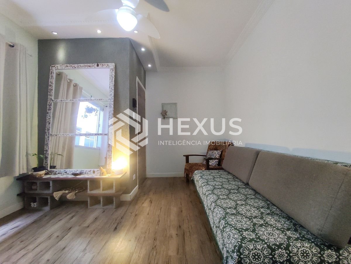 Foto 3 de Apartamento reformado e mobiliado na quadra mar da Praia da Enseada, Guaruja