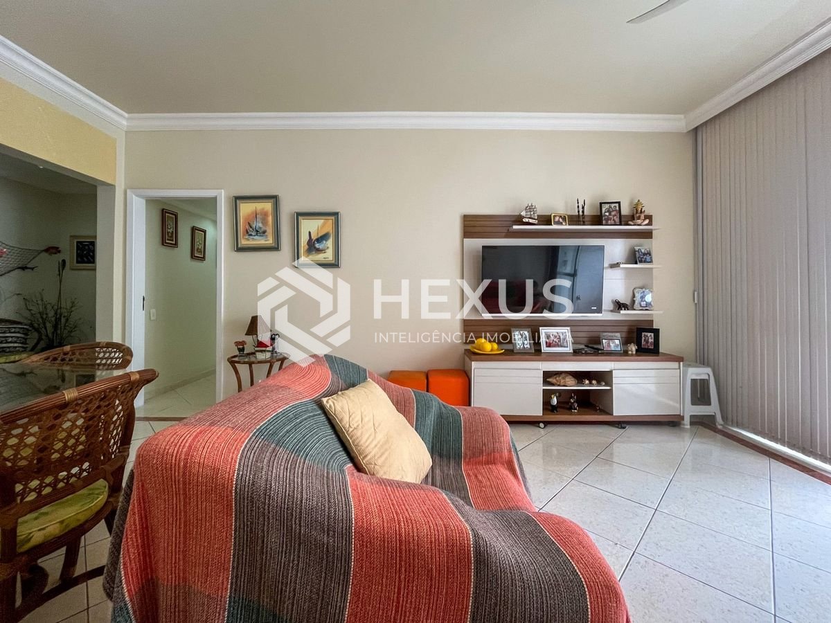 Foto 3 de Apartamento com varanda na quadra mar da Praia das Pitangueiras, Guaruja