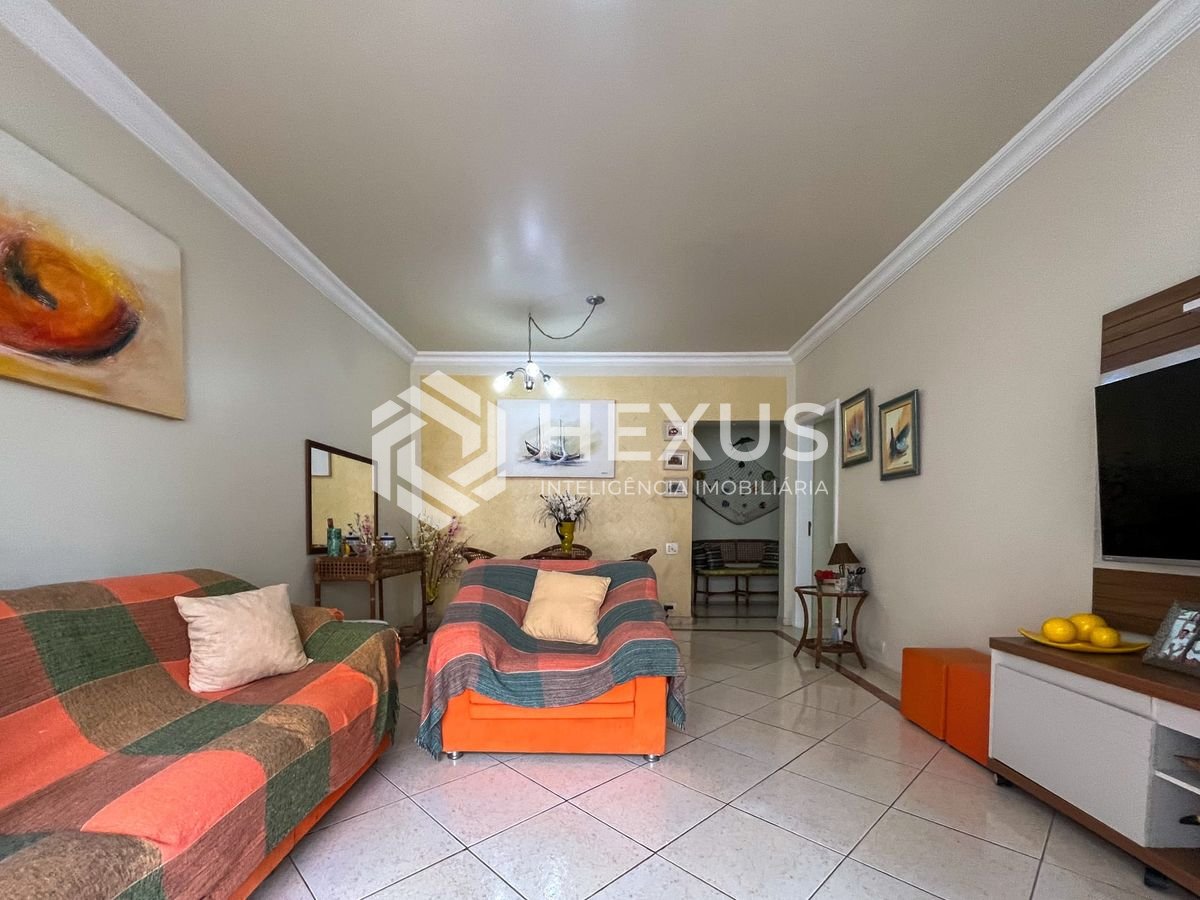 Foto 4 de Apartamento com varanda na quadra mar da Praia das Pitangueiras, Guaruja