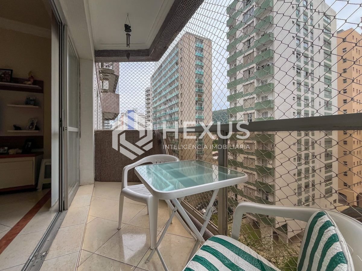 Foto 5 de Apartamento com varanda na quadra mar da Praia das Pitangueiras, Guaruja