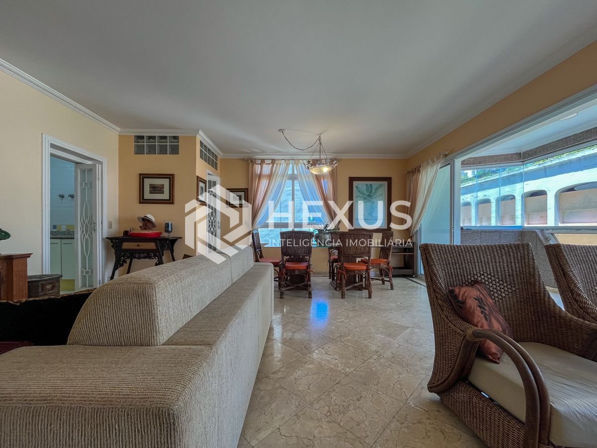 Foto 3 de Apartamento com varanda na beira mar da Praia das Pitangueiras, Guaruja