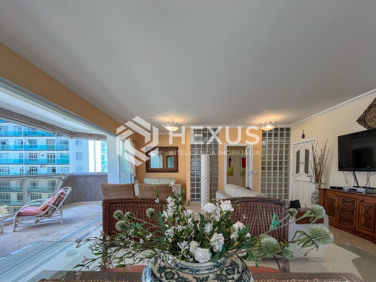 Foto 4 de Apartamento com varanda na beira mar da Praia das Pitangueiras, Guaruja