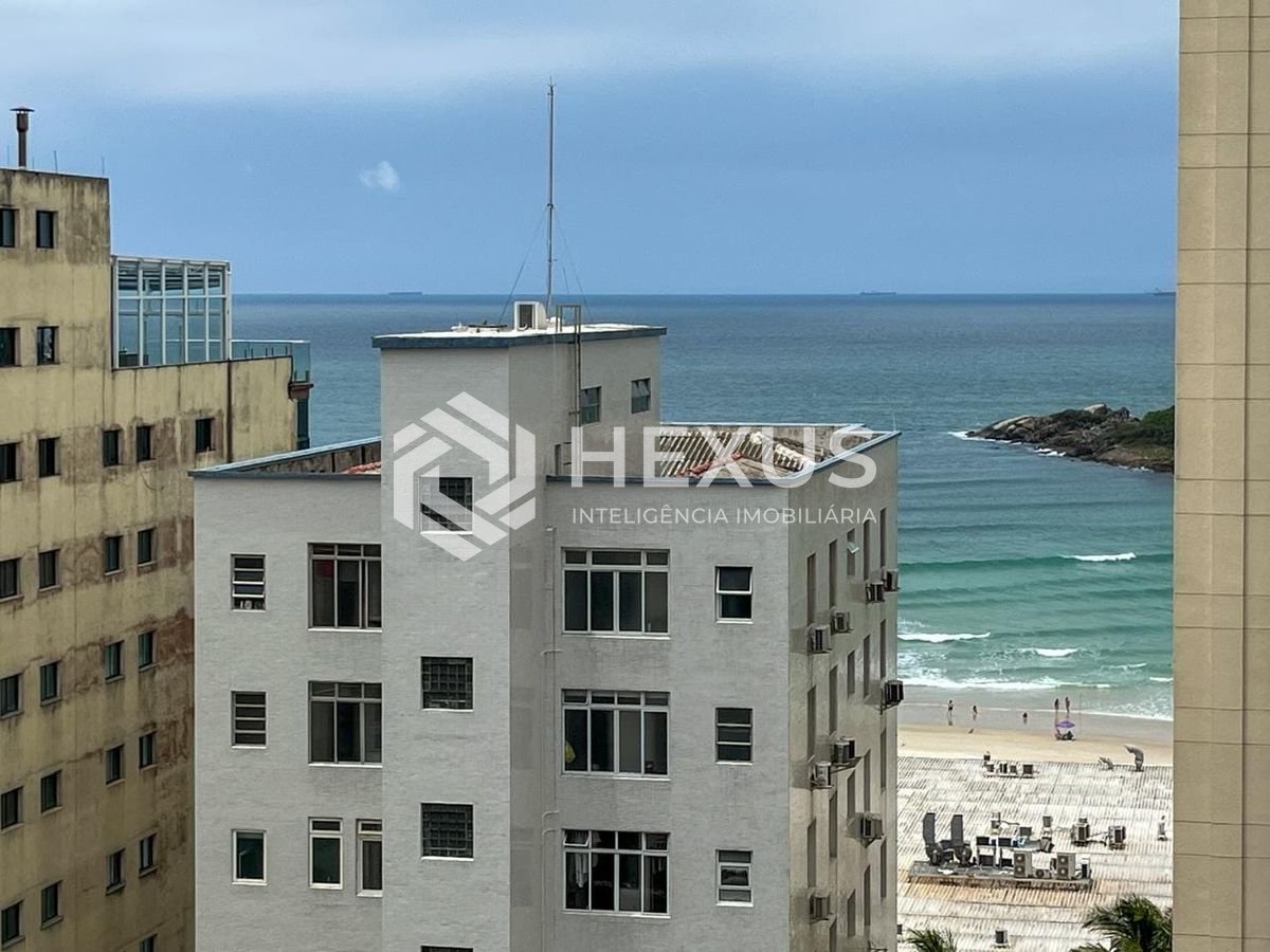 Foto 2 de Apartamento com varanda gourmet, vista mar e lazer na quadra mar da Praia das Pitangueiras, Guaruja