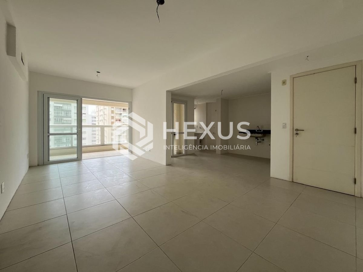Foto 3 de Apartamento com varanda gourmet, vista mar e lazer na quadra mar da Praia das Pitangueiras, Guaruja