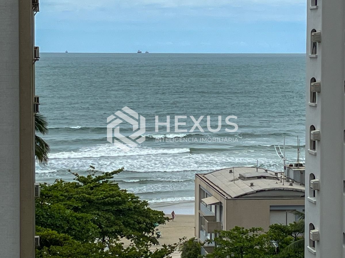 Foto 2 de Apartamento com varanda e vista mar na quadra mar da Praia das Pitangueiras, Guaruja