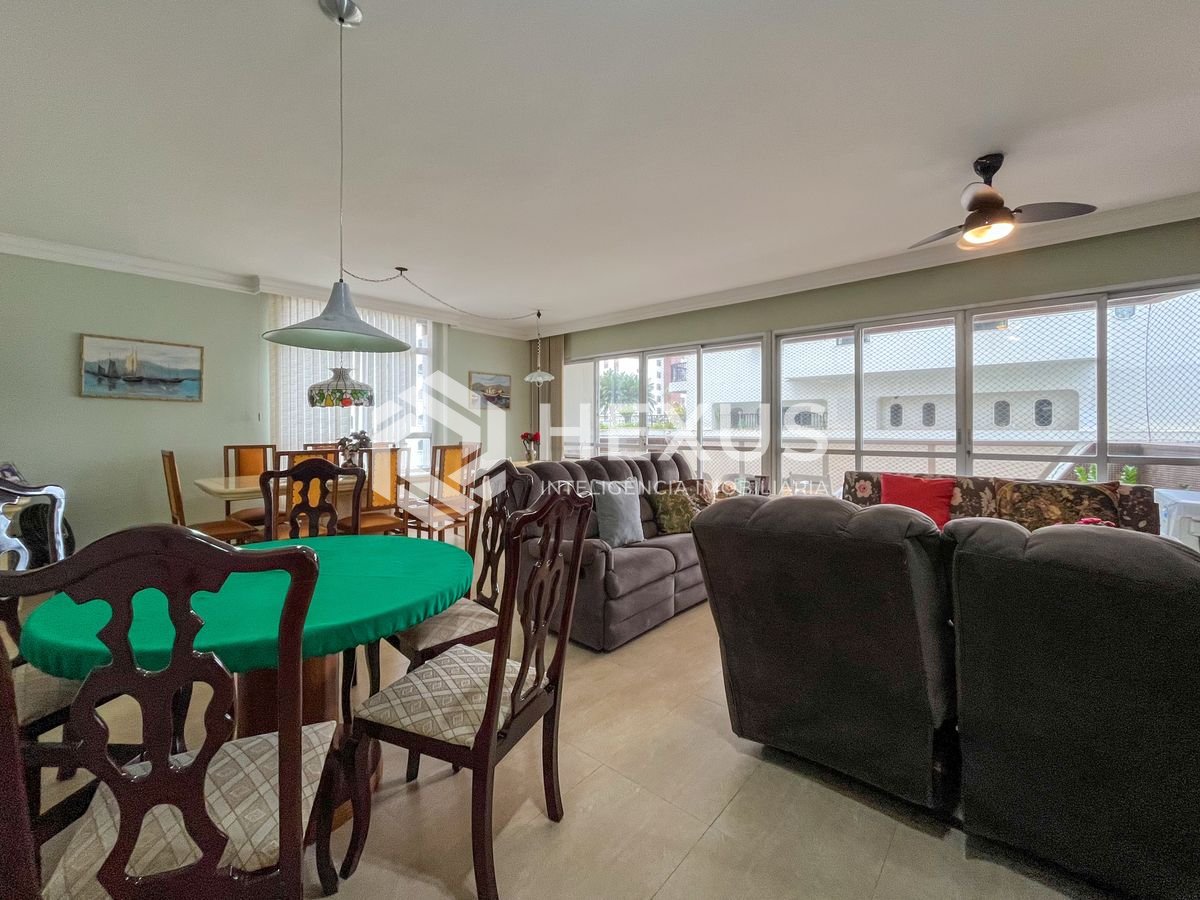 Foto 5 de Apartamento com varanda e vista mar na quadra mar da Praia das Pitangueiras, Guaruja