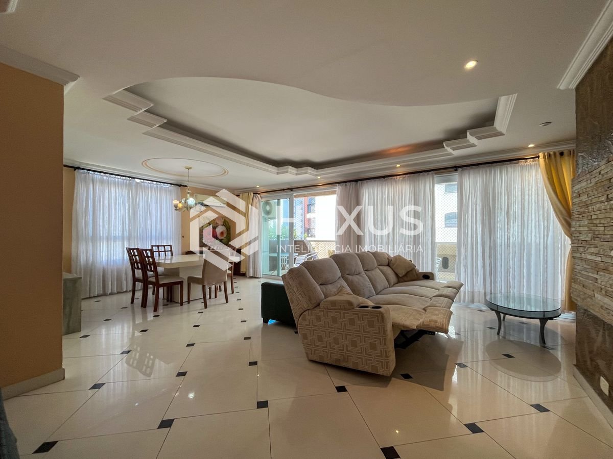 Foto 4 de Apartamento com varanda e vista mar na quadra-mar da Praia das Pitangueiras, Guaruja