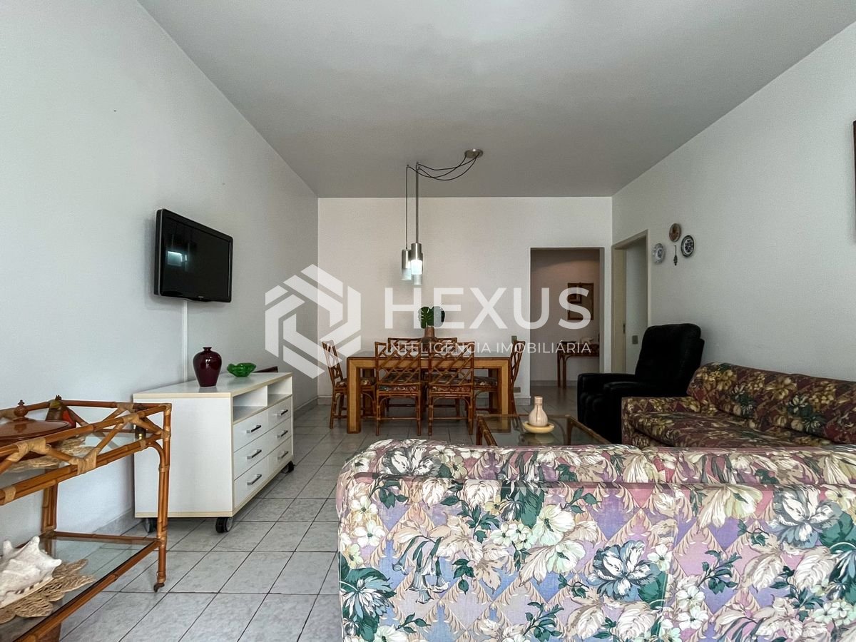 Foto 4 de Apartamento com varanda na quadra mar da Praia das Pitangueiras, Guaruja