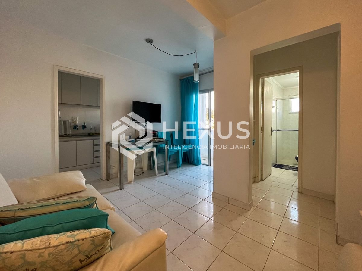 Foto 3 de Apartamento com varanda e lazer a uma quadra da Praia das Pitangueiras, Guaruja