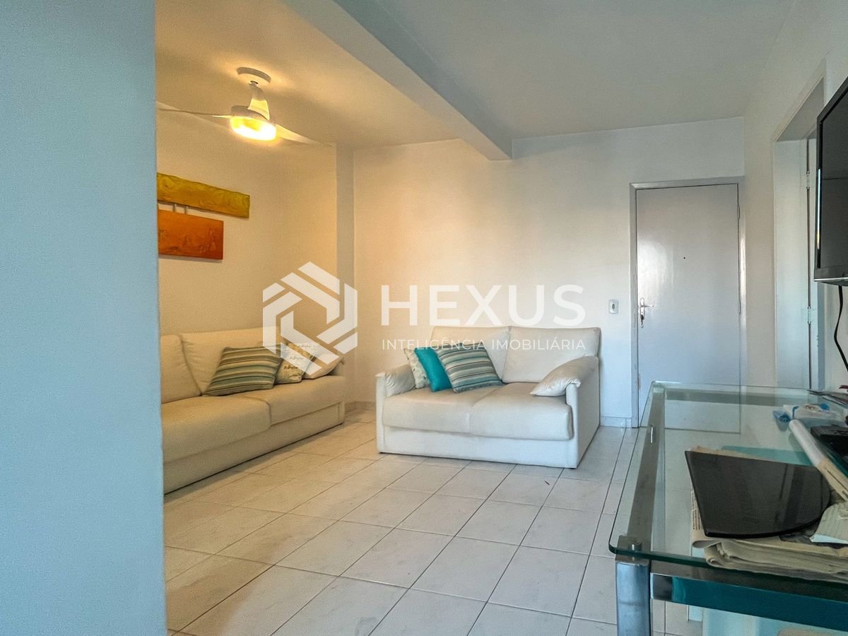 Foto 4 de Apartamento com varanda e lazer a uma quadra da Praia das Pitangueiras, Guaruja