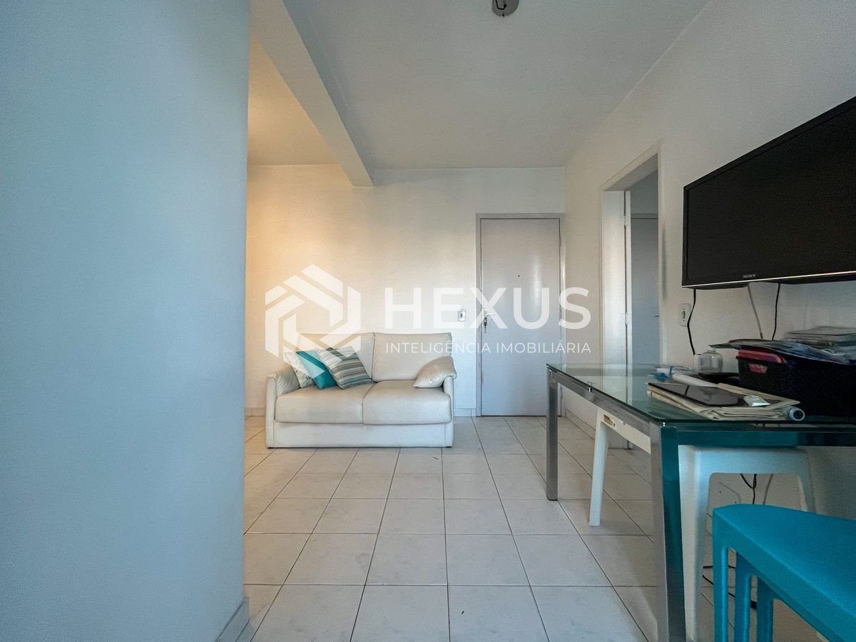 Foto 5 de Apartamento com varanda e lazer a uma quadra da Praia das Pitangueiras, Guaruja