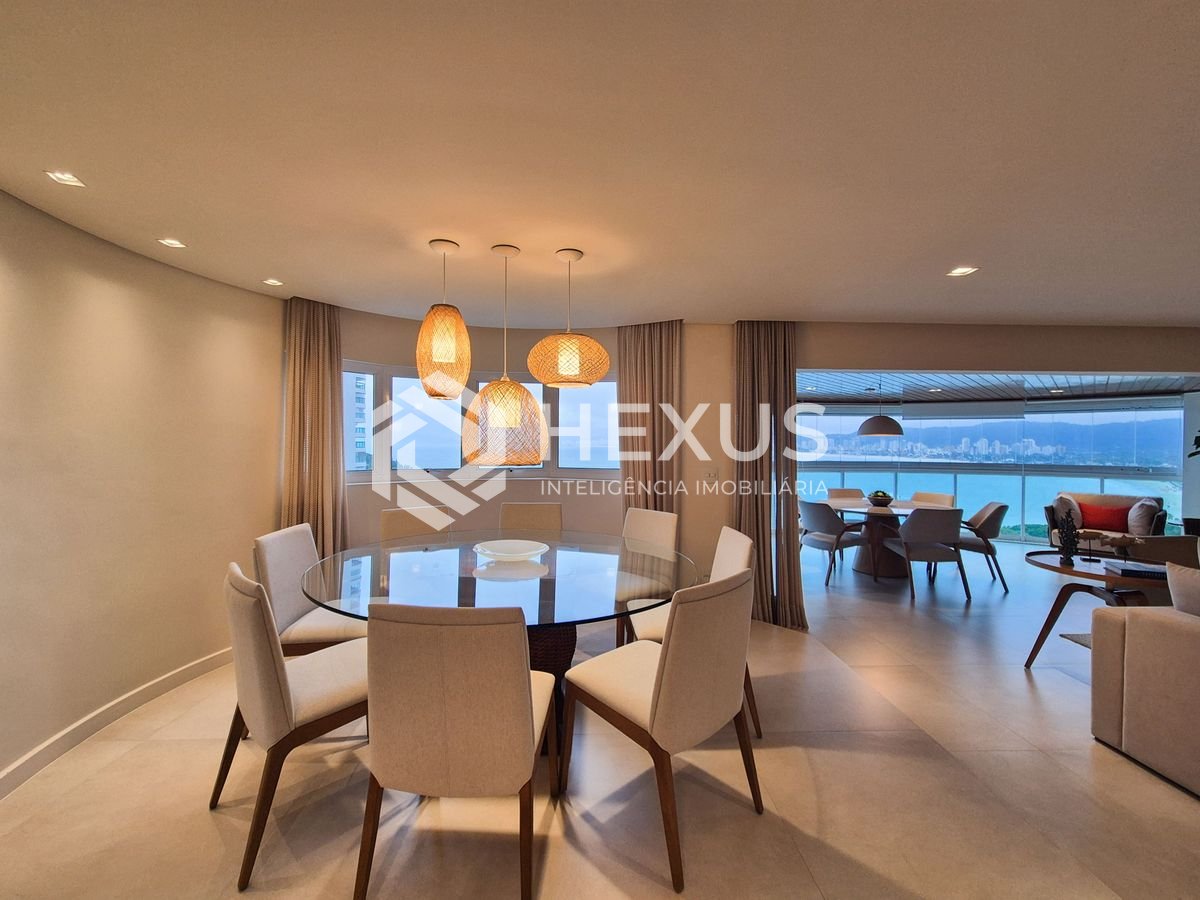 Foto 4 de Apartamento reformado frente mar com varanda gourmet e lazer de clube na Praia da Enseada, Guaruja