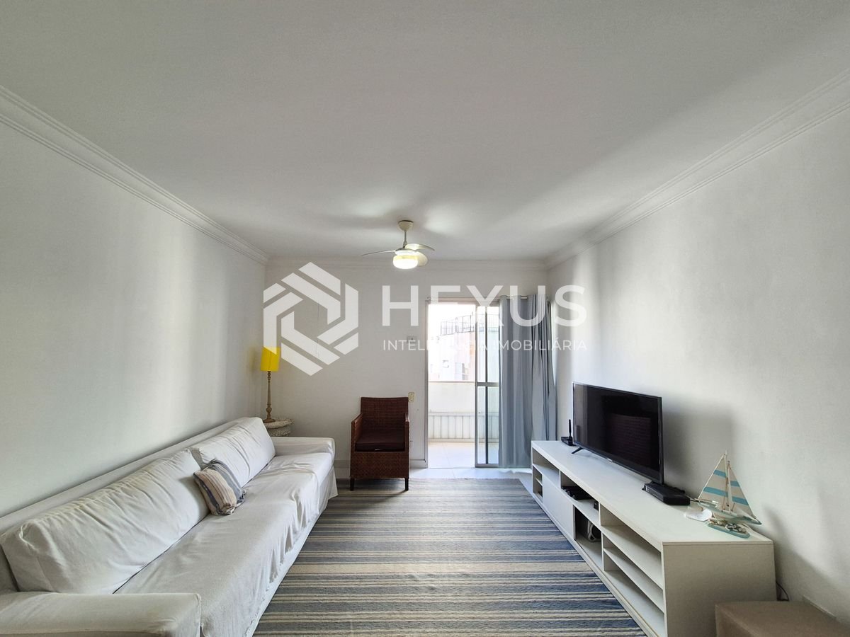 Foto 2 de Apartamento com varanda e lazer na quadra mar da Praia das Pitangueiras, Guaruja