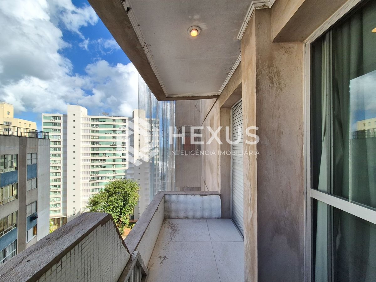 Foto 4 de Apartamento com varanda e lazer na quadra mar da Praia das Pitangueiras, Guaruja