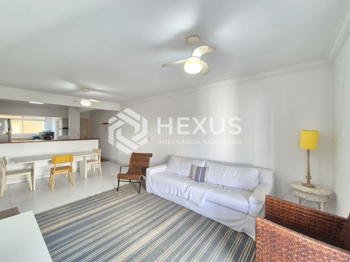 Foto 5 de Apartamento com varanda e lazer na quadra mar da Praia das Pitangueiras, Guaruja