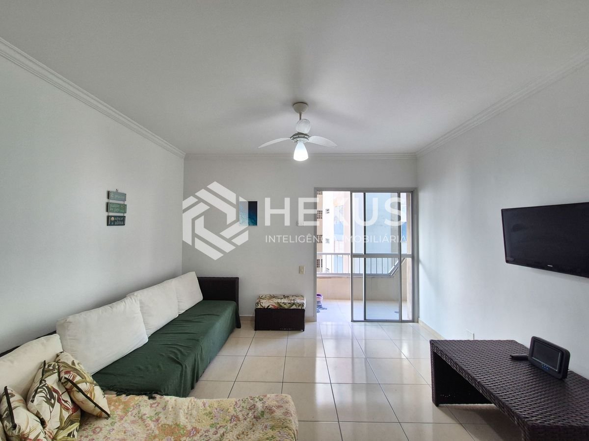 Foto 4 de Apartamento com varanda e lazer na quadra mar da Praia das Pitangueiras, Guaruja