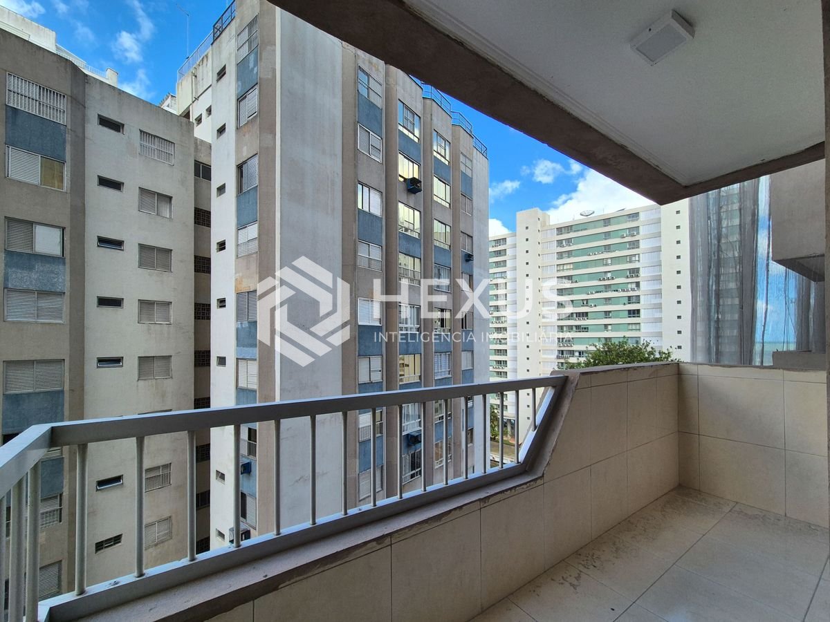 Foto 5 de Apartamento com varanda e lazer na quadra mar da Praia das Pitangueiras, Guaruja