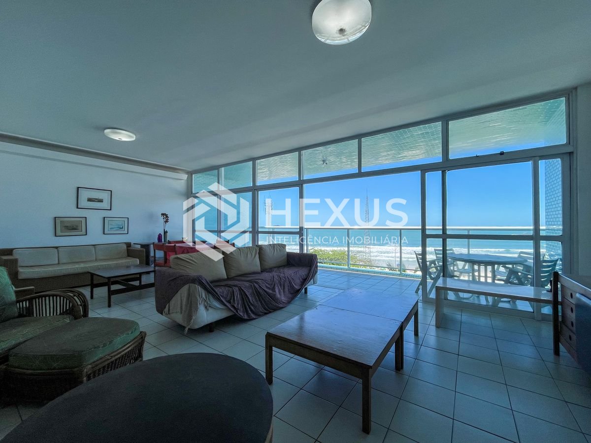 Foto 2 de Apartamento frente mar com varanda na Praia das Pitangueiras, Guaruja
