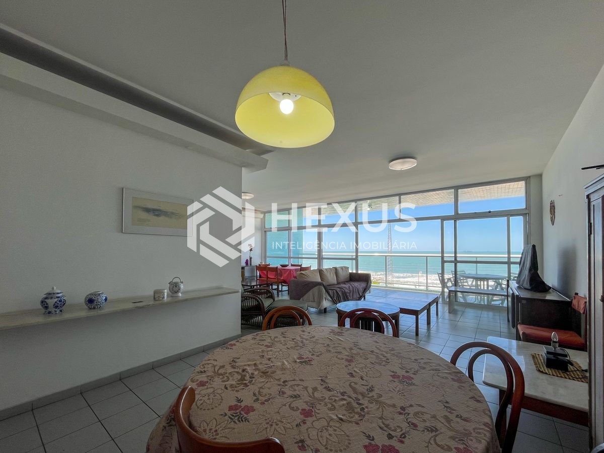 Foto 4 de Apartamento frente mar com varanda na Praia das Pitangueiras, Guaruja