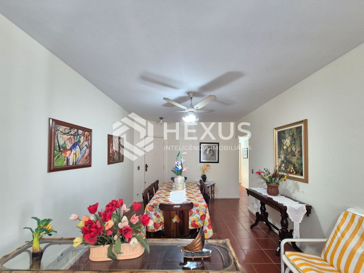 Foto 2 de Apartamento com varanda e lazer na Praia das Pitangueiras, Guaruja