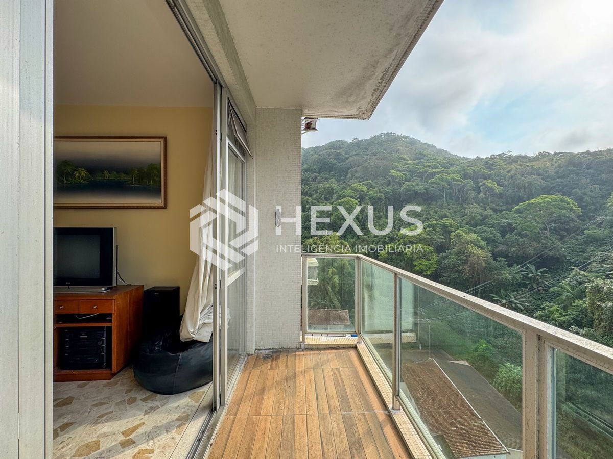 Foto 2 de Apartamento com varanda e lazer na Praia das Pitangueiras, Guaruja