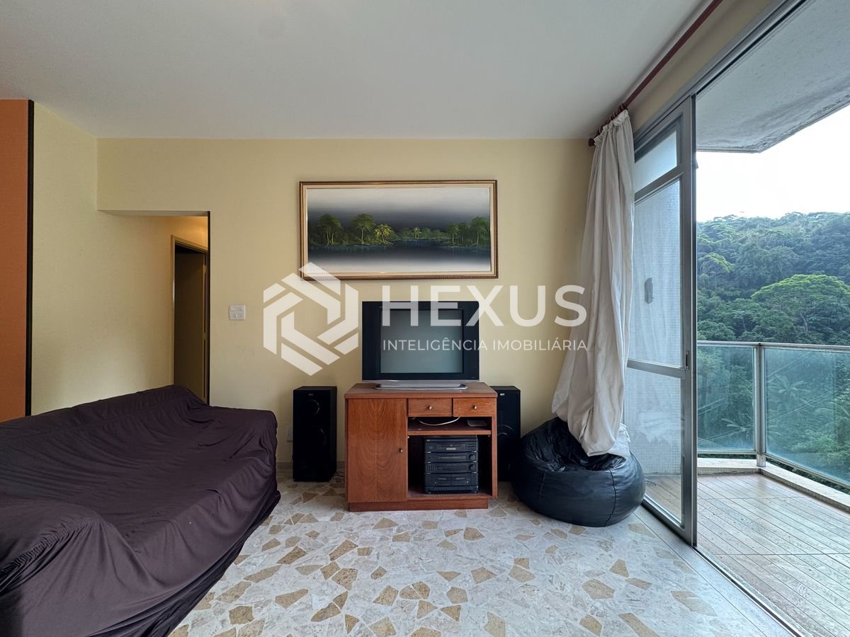Foto 4 de Apartamento com varanda e lazer na Praia das Pitangueiras, Guaruja