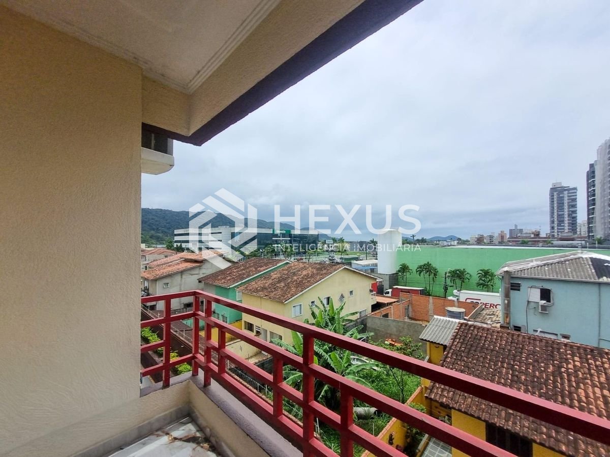 Foto 2 de Apartamento reformado com varanda e lazer na Praia da Enseada, Guaruja
