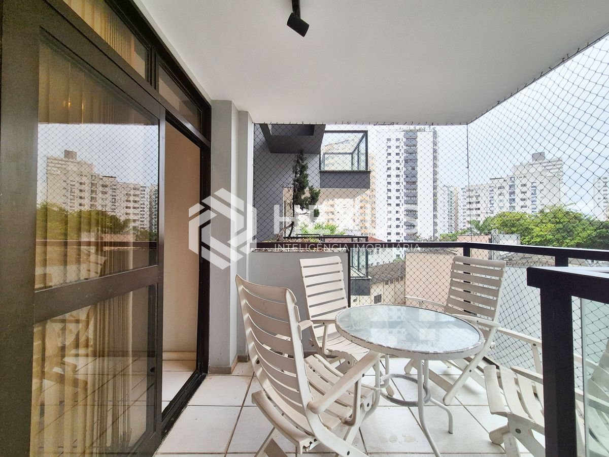 Foto 2 de Apartamento com varanda e lazer na Praia das Pitangueiras, Guaruja