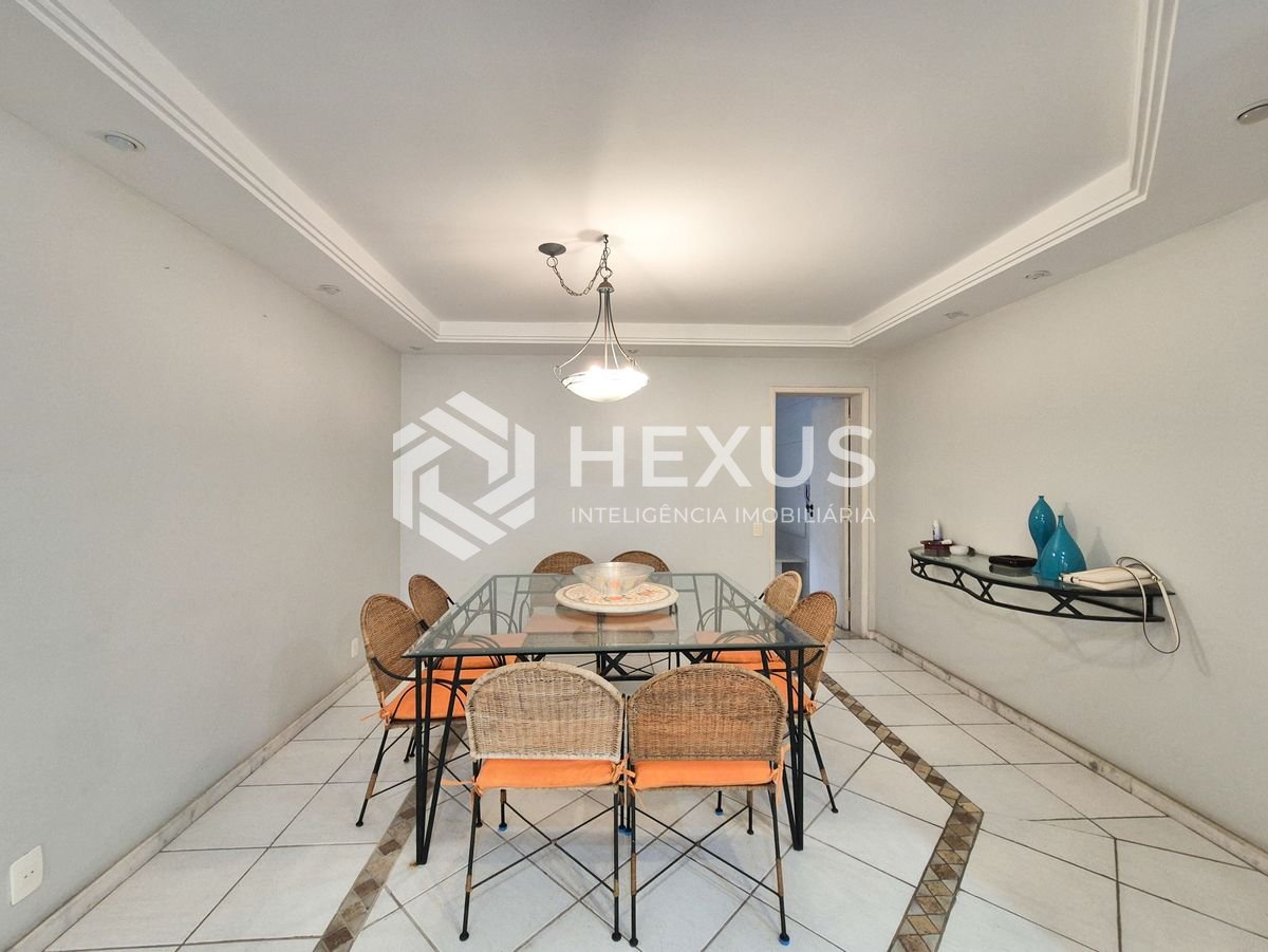 Foto 5 de Apartamento com varanda e lazer na Praia das Pitangueiras, Guaruja