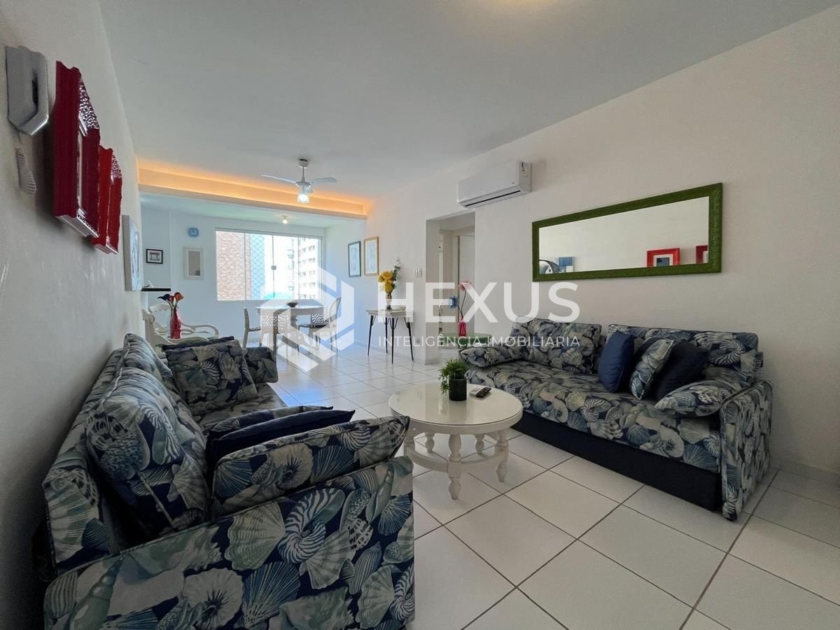 Foto 2 de Apartamento reformado com vista mar a uma quadra da Praia das Pitangueiras, Guaruja