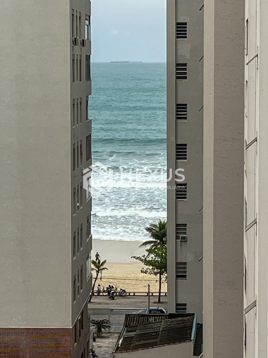 Foto 3 de Apartamento a uma quadra da Praia das Pitangueiras, Guaruja