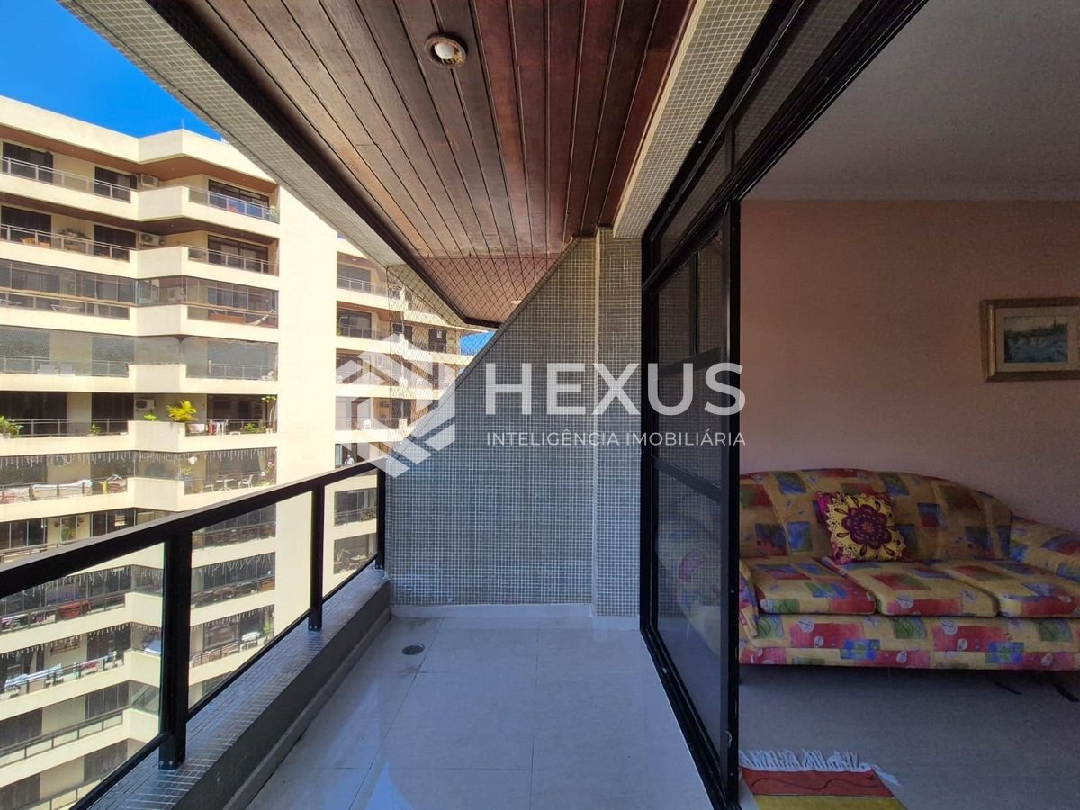 Foto 3 de Apartamento com varanda e lazer na Praia das Pitangueiras, Guaruja