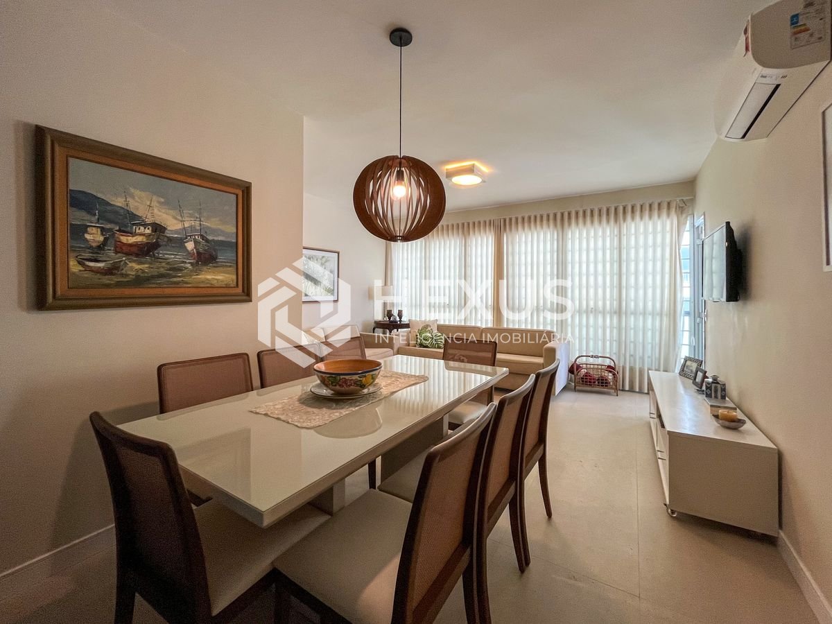 Foto 3 de Apartamento com varanda, vista mar e lazer na beira mar da Praia das Pitangueiras, Guaruja