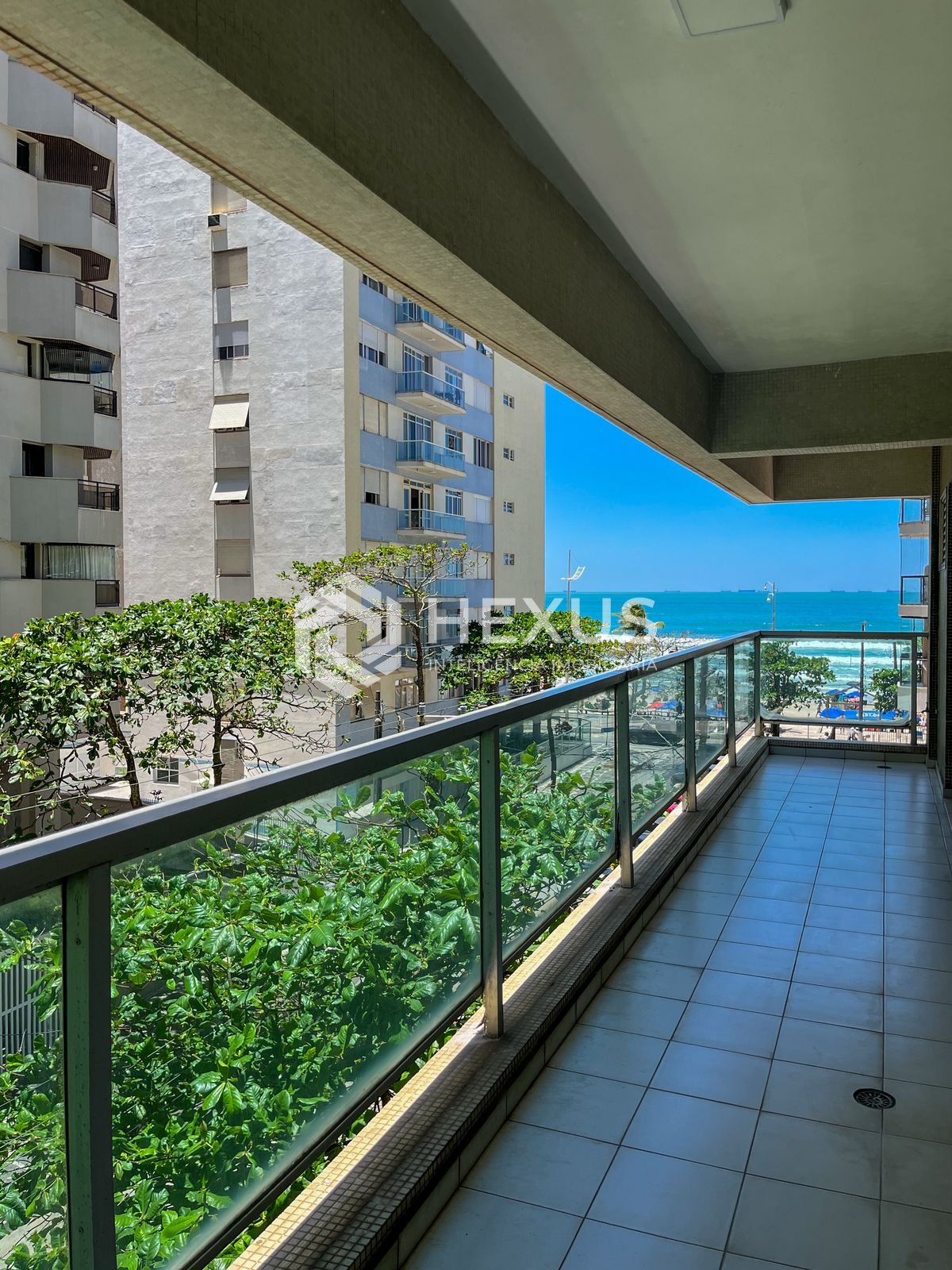 Apartamento em Pitangueiras — foto 1