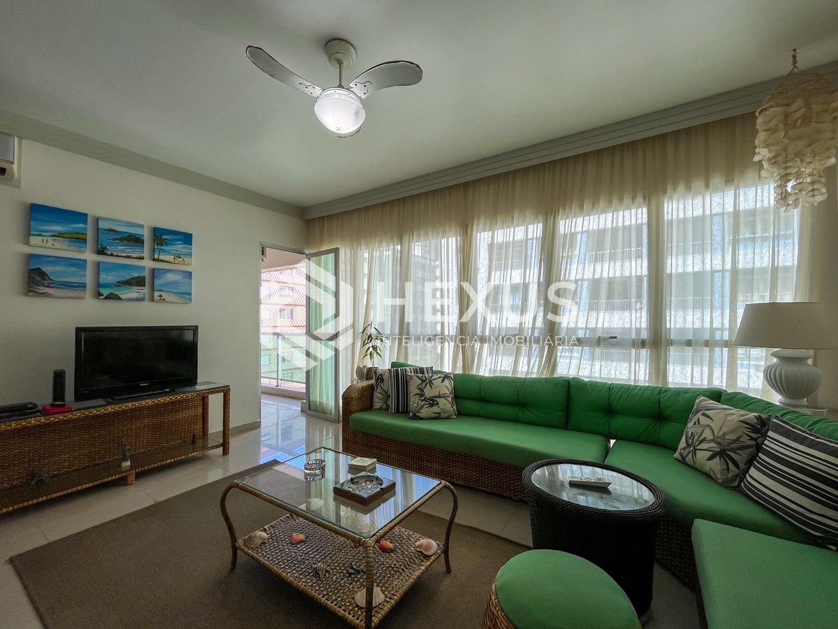 Foto 3 de Apartamento com varanda, lazer e vista mar na beira mar da Praia das Pitangueiras, Guaruja
