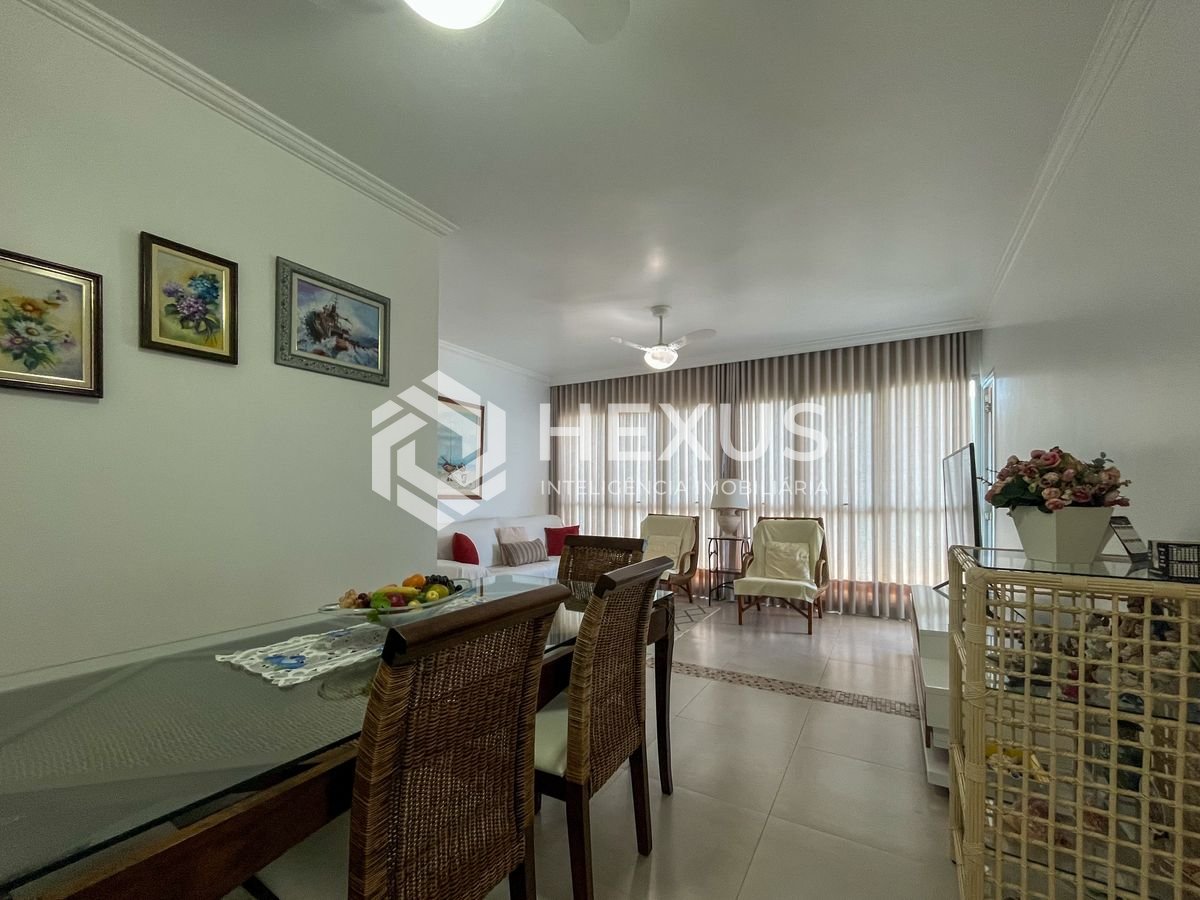 Foto 3 de Apartamento com varanda, lazer e vista mar na quadra mar da Praia das Pitangueiras, Guaruja