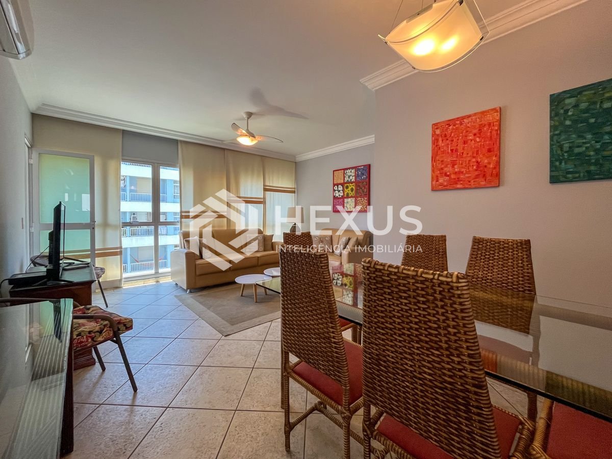 Foto 2 de Apartamento com varanda, lazer e vista mar na quadra mar da Praia das Pitangueiras, Guaruja