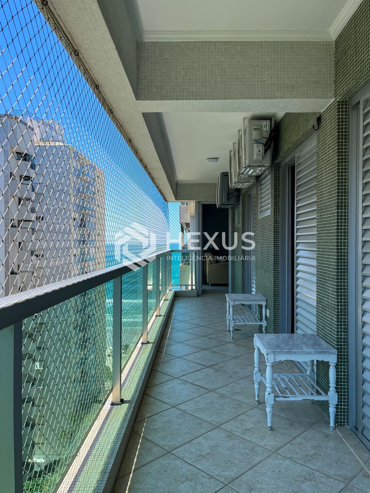 Foto 3 de Apartamento com varanda, lazer e vista mar na quadra mar da Praia das Pitangueiras, Guaruja