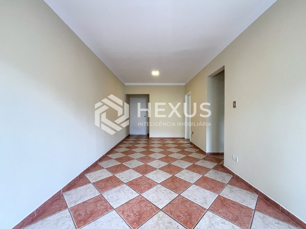 Foto 3 de Apartamento com varanda a duas quadras da Praia das Pitangueiras, Guaruja