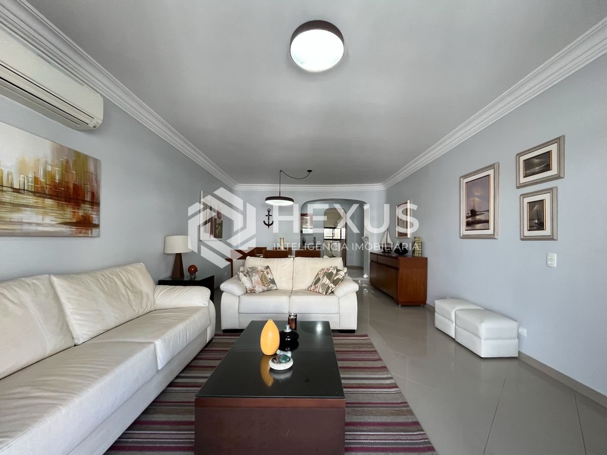 Foto 3 de Apartamento com varanda e vista mar na quadra mar da Praia das Pitangueiras, Guaruja