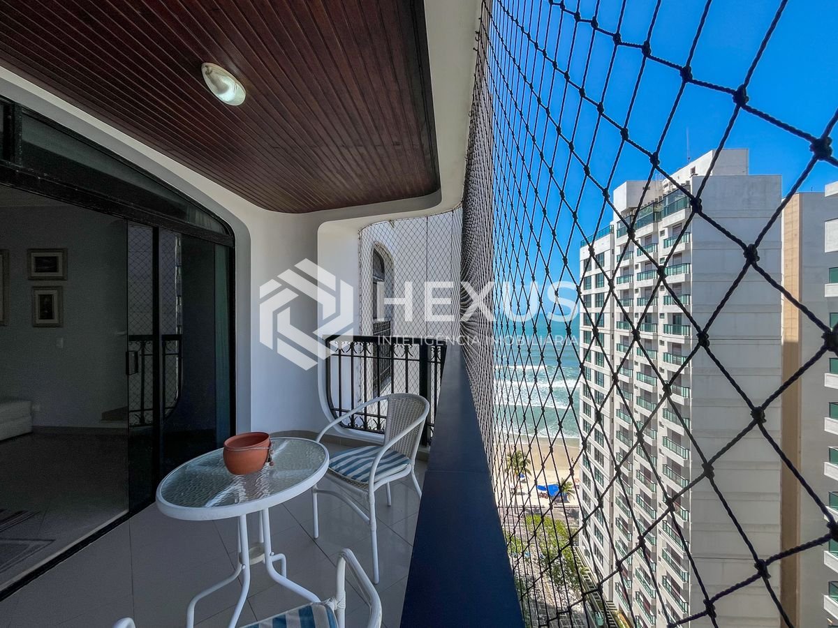 Foto 4 de Apartamento com varanda e vista mar na quadra mar da Praia das Pitangueiras, Guaruja