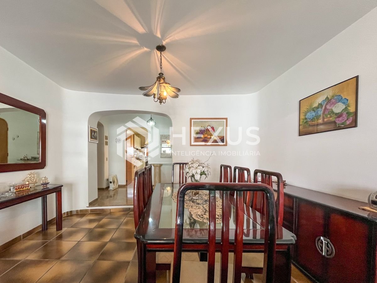 Foto 4 de Apartamento com varanda e vista mar na quadra mar da Praia das Pitangueiras, Guaruja