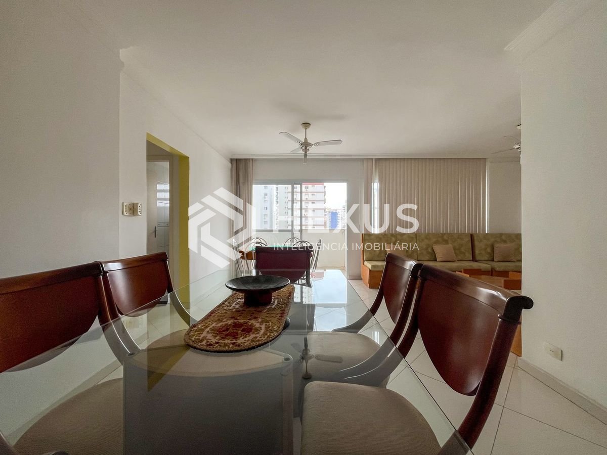 Foto 2 de Apartamento com varanda e vista mar na beira mar da Praia das Pitangueiras, Guaruja