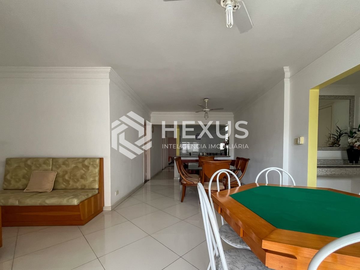 Foto 3 de Apartamento com varanda e vista mar na beira mar da Praia das Pitangueiras, Guaruja