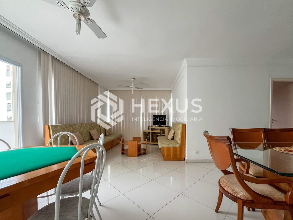 Foto 4 de Apartamento com varanda e vista mar na beira mar da Praia das Pitangueiras, Guaruja